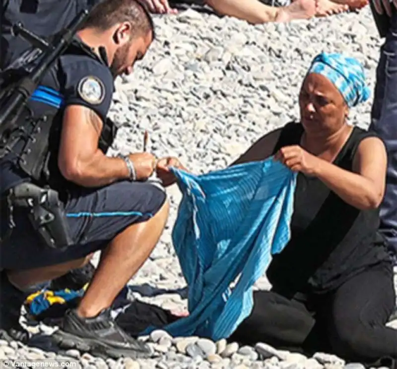 controlli in spiaggia alle donne musulmane