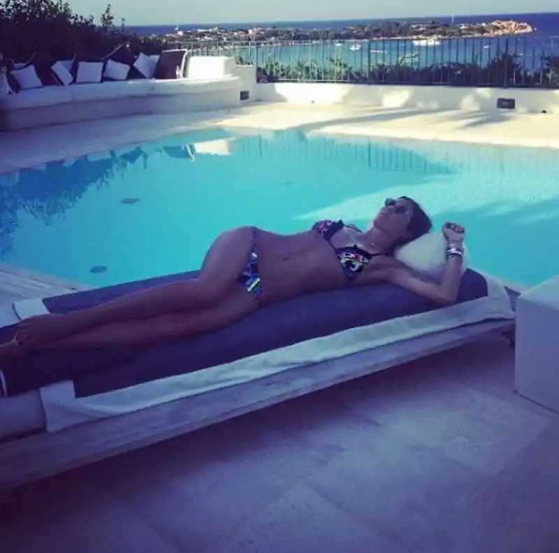 elisabetta gregoraci in sardegna  3