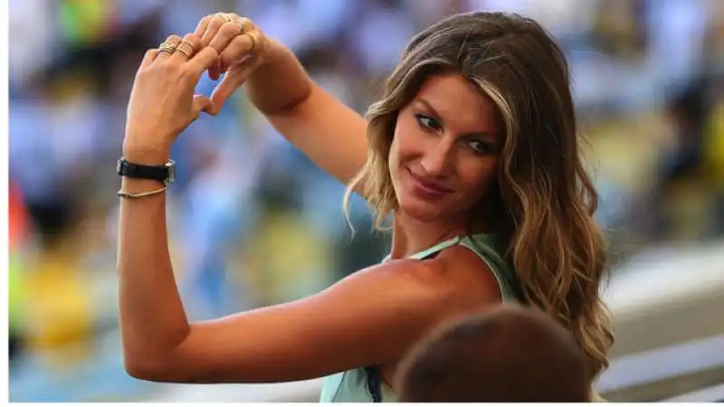 GISELE BUNDCHEN RIO