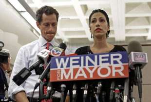 HUMA ABEDIN E IL MARITO ANTHONY WEINER