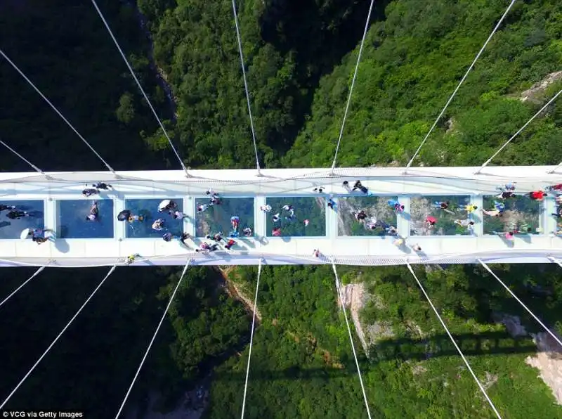 il ponte in vetro sospeso sullo zhangjiajie park