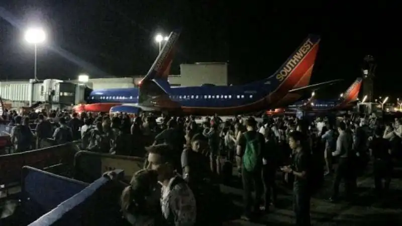 LOS ANGELES AEROPORTO CHIUSO