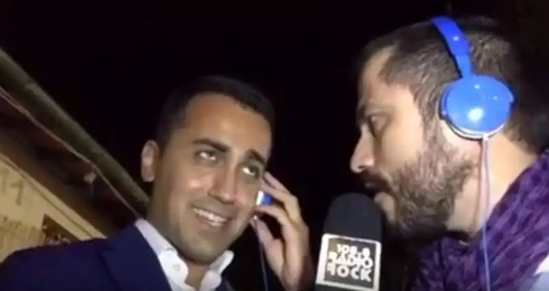 luigi di maio al karaoke di radio rock con dejan cetnikovic 