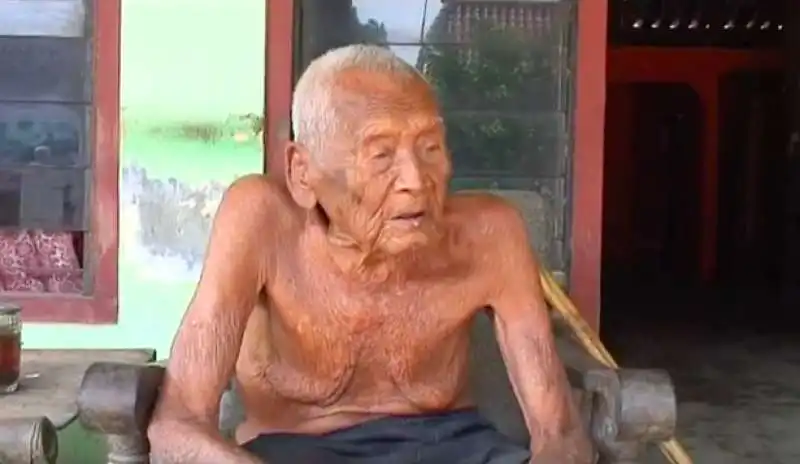 mbah gotho  uomo piu anziano del mondo