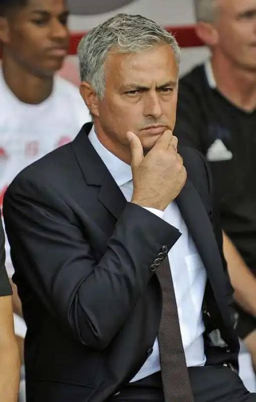 MOURINHO SULLA PANCHINA DELLO UNITED