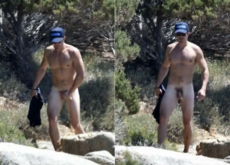 orlando bloom in spiaggia in sardegna