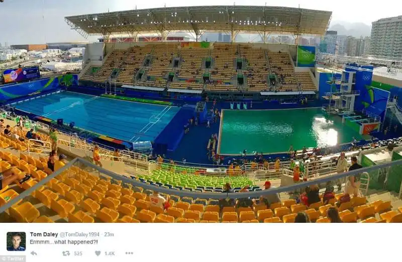 piscina verde a rio