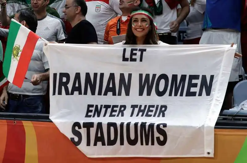 protesta per i diritti delle donne iraniane a rio