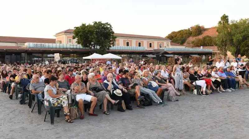 pubblico intervenuto al dibattito sulla costituzione (1)