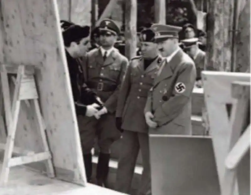 Ranuccio Bianchi Bandinelli con Mussolini e Hitler 