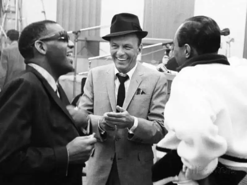 RAY CHARLES E FRANK SINATRA