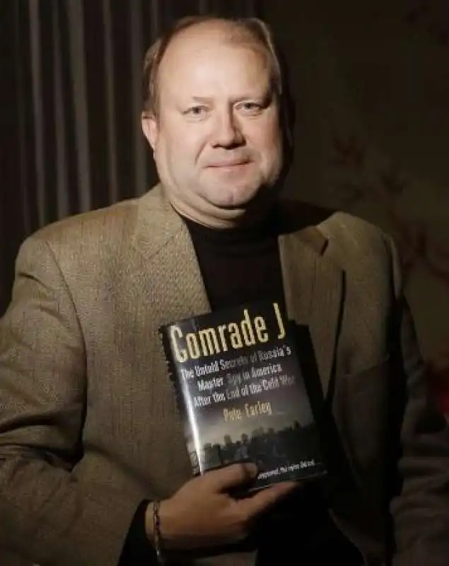 sergei tretyakov con il libro compagno