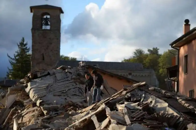 si cerca  tra le macerie