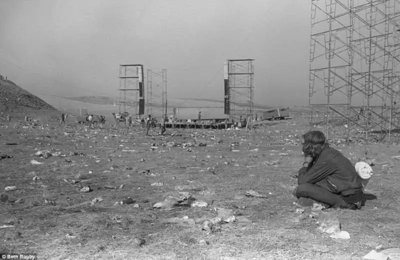 si smonta il palco di altamont