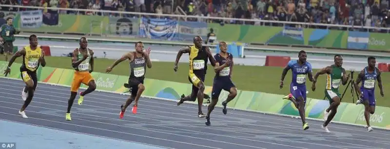 usain bolt vince il terzo oro di seguito a rio 100 metri  1