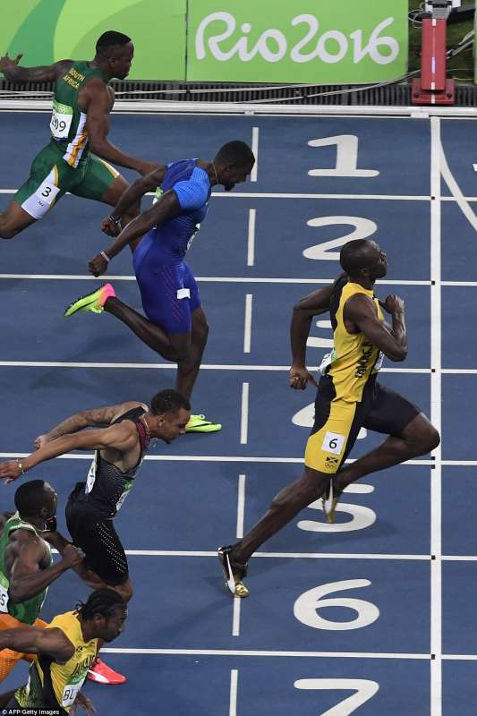 usain bolt vince il terzo oro di seguito a rio 100 metri 4