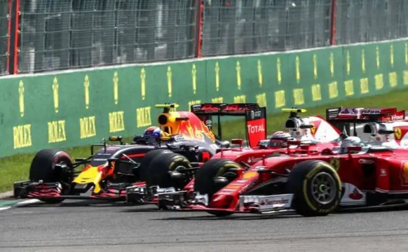 VERSTAPPEN FERRARI