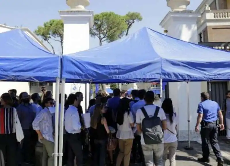 ZUCKERBERG STUDENTI IN ATTESA A ROMA