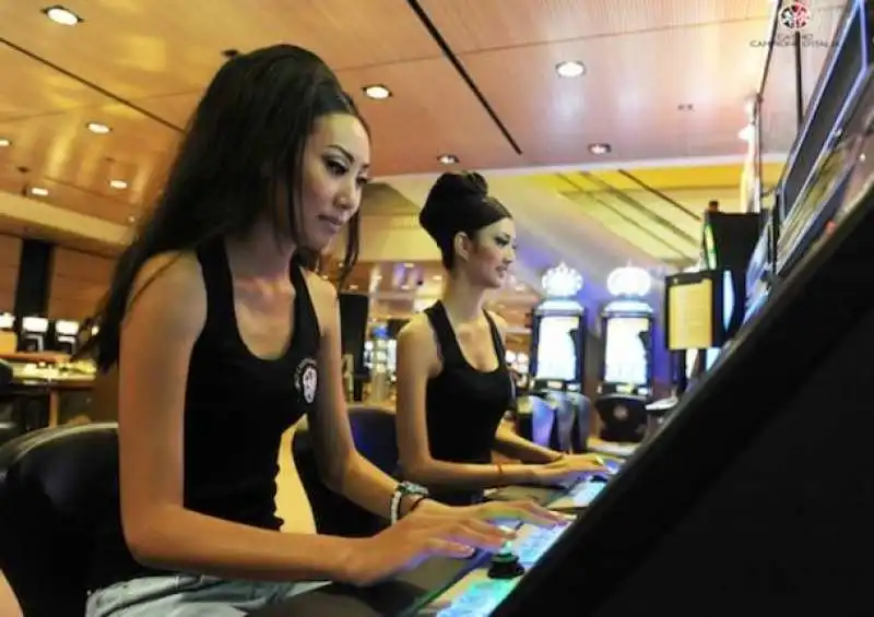 CINESI AL CASINO   