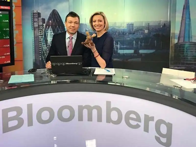 elkette negli studi di bloomberg  