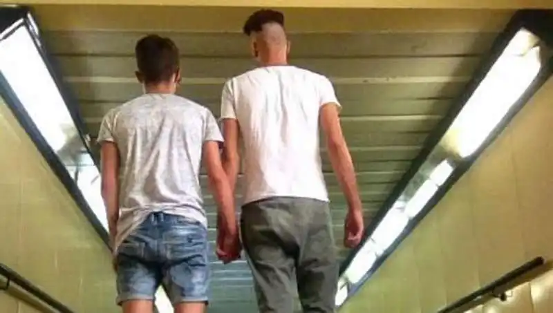 francesco e giuseppe cacciati di casa perche gay