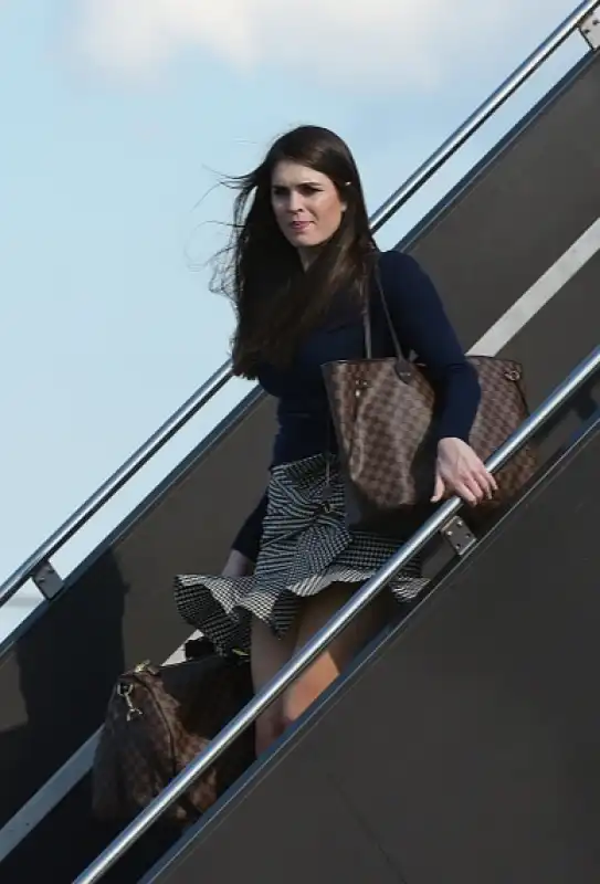 hope hicks 5