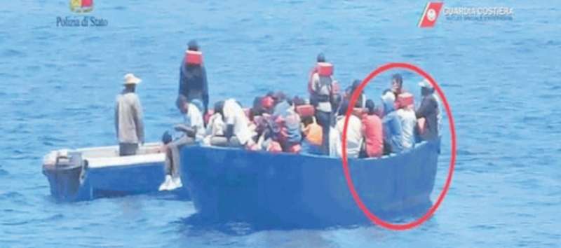 I SOCCORSI DELLA IUVENTA INTERCETTANO LA NAVE DEI MIGRANTI