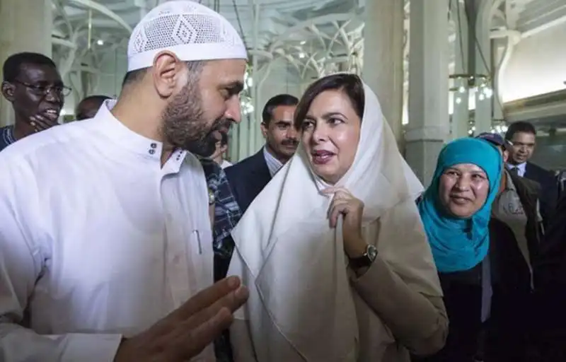 LAURA BOLDRINI IN MOSCHEA