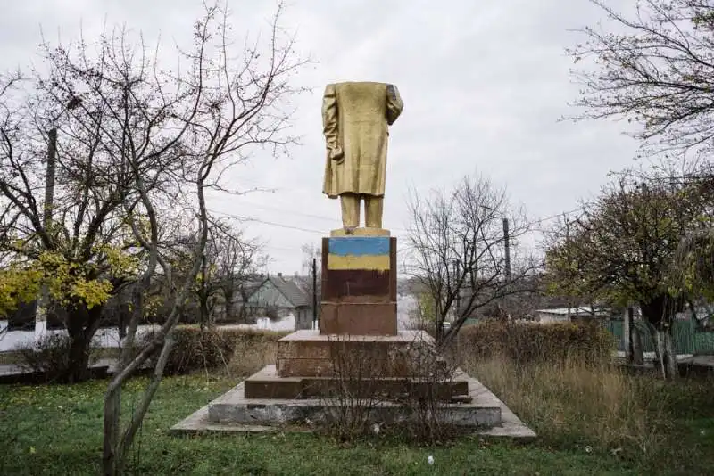 Looking for Lenin - Niels Ackermann e Sébastien Gobert- ARLES