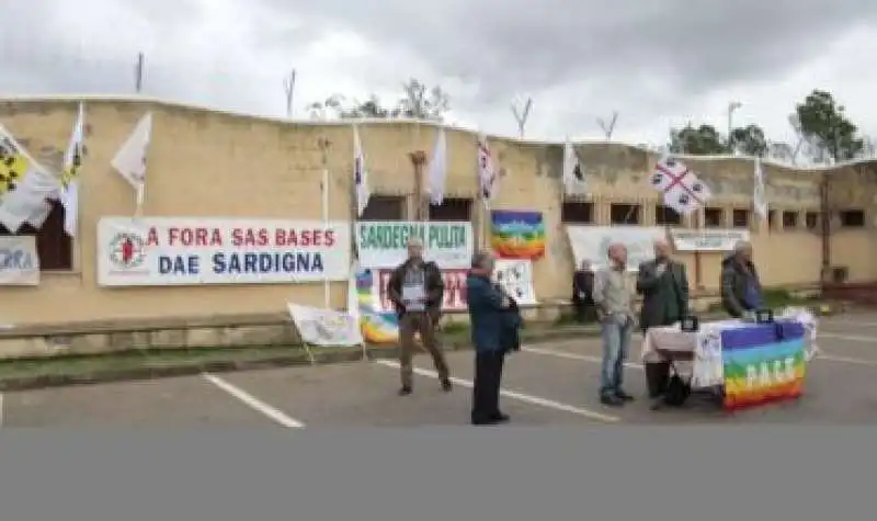 MANIFESTAZIONE CONTRO LA FABBRICA DI BOMBE RWN A DOMUSNOVAS  