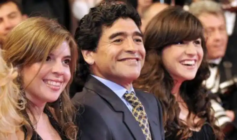 MARADONA CON LE FIGLIE