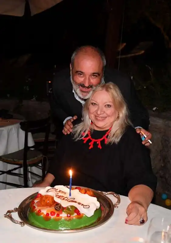 mariagiovanna maglie  carlo spallino centonze e la torta di compleanno