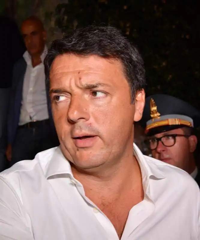 matteo renzi in piazza magenta