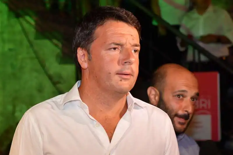 matteo renzi in piazza magenta a capalbio