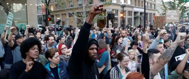 PROTESTE A CHARLOTTESVILLE