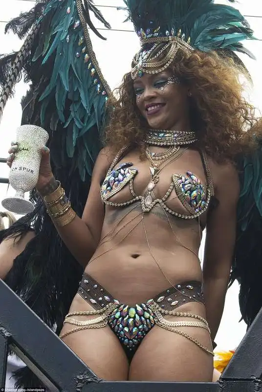 rihanna al crop over festival 2015 copia