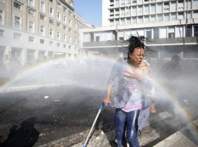 scontri a piazza indipendenza  4