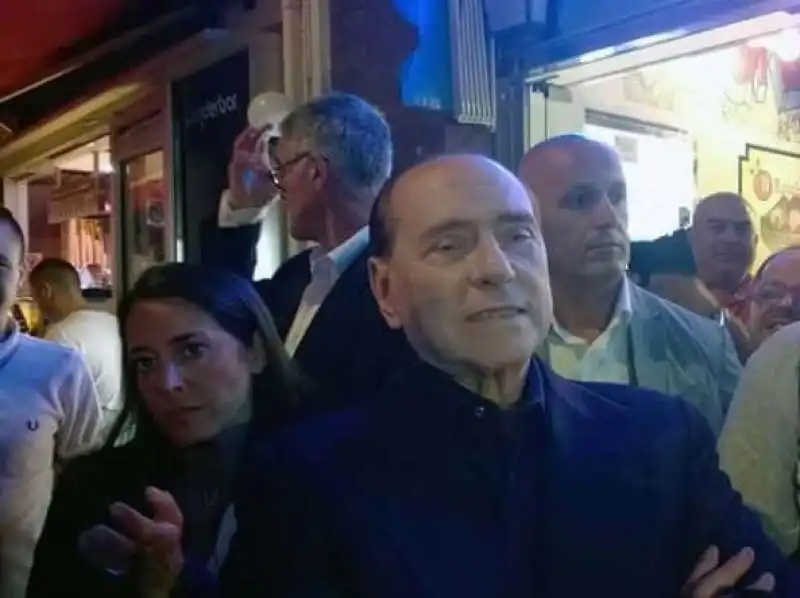 SILVIO BERLUSCONI LICIA RONZULLI A MERANO DA CHENOT