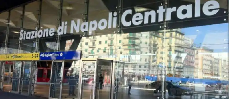 stazione napoli centrale