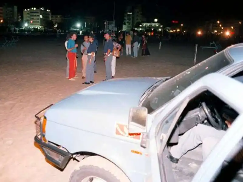 violenza e stupro sulla spiaggia di rimini  1