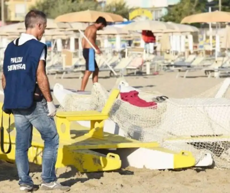 violenza e stupro sulla spiaggia di rimini  2