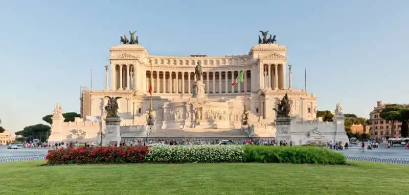 bagno nella fontana del vittoriano 1