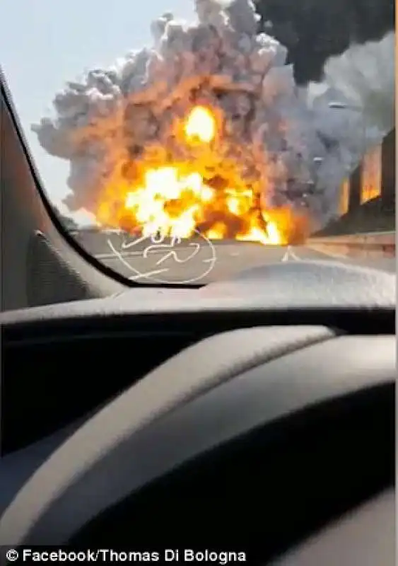 bologna esplosione in autostrada borgo panigale 5