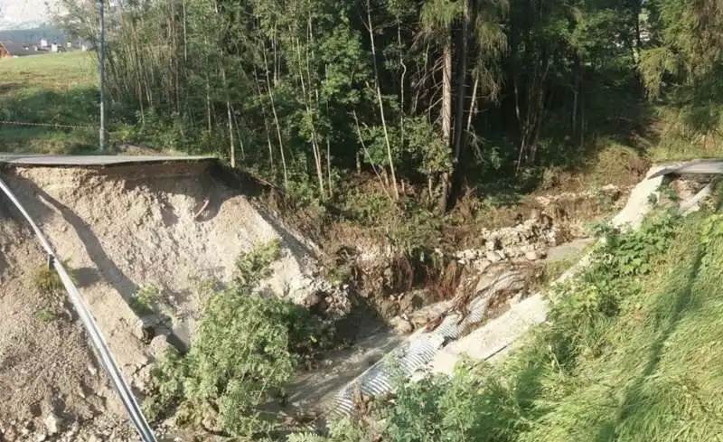 bomba d'acqua cortina 3