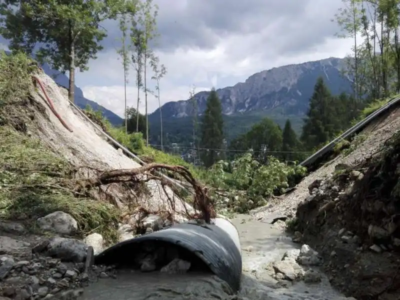 bomba d'acqua cortina 4