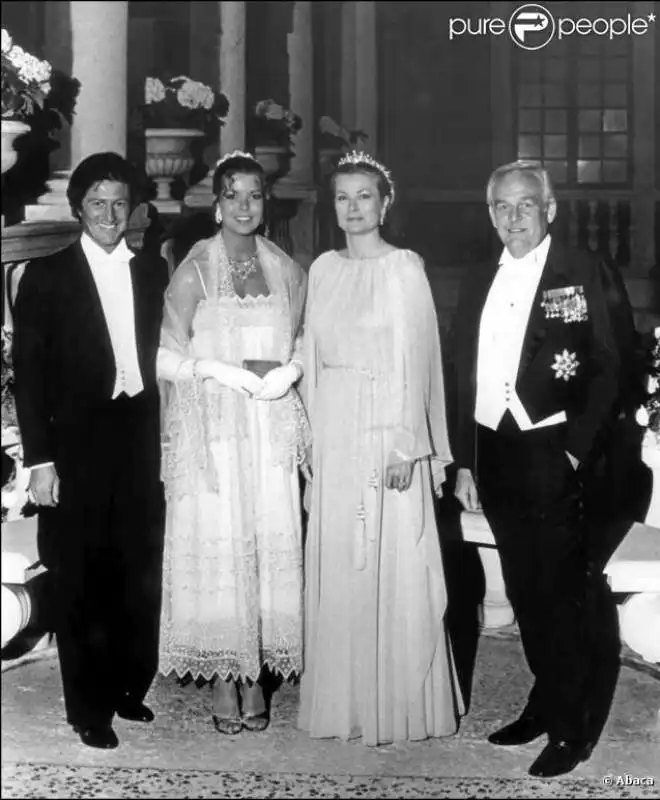  carolina di monaco e philippe junot con  ranieri e grace kelly