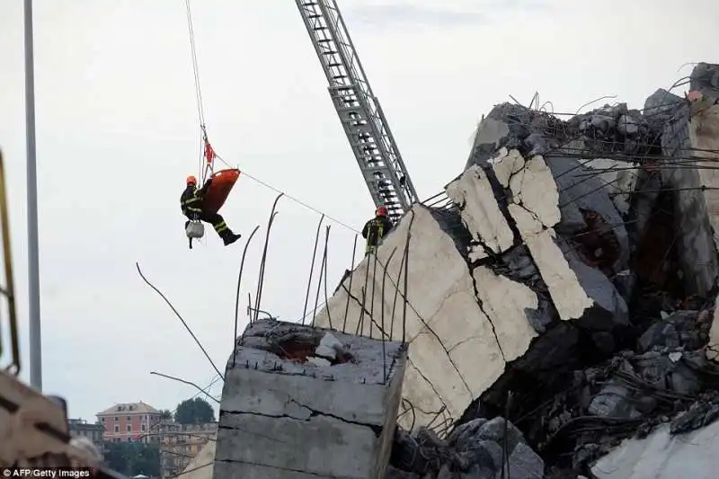 Crollo del ponte di Genova