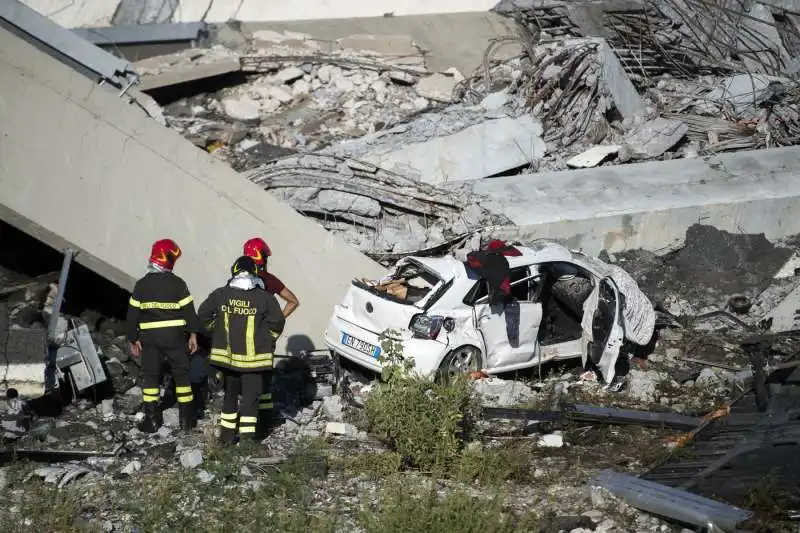 CROLLO DEL PONTE MORANDI A GENOVA