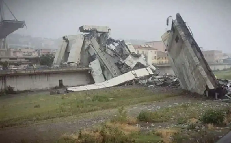 CROLLO PONTE MORANDI GENOVA