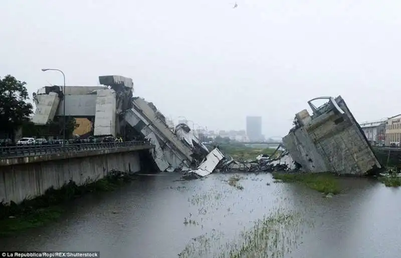 crollo ponte morandi genova 23